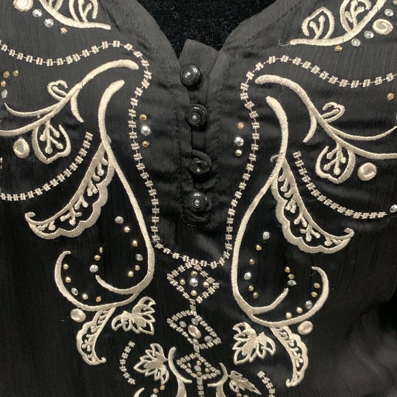 White House Black Market Embroidered Cut Out Sleeve Tie Waist Blouse Size XS - Picture 2 of 12